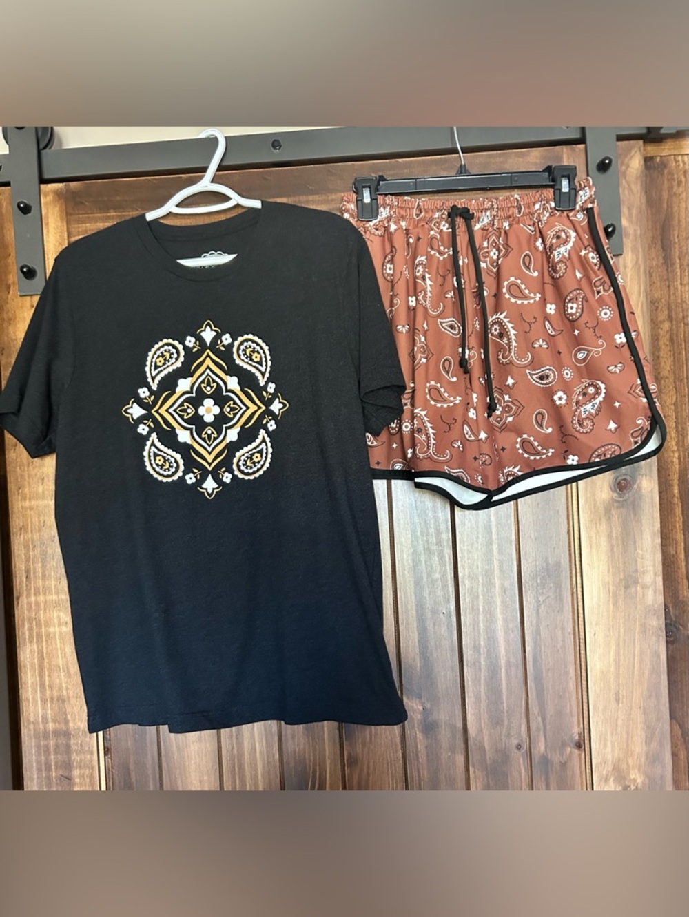 Sterling Kreek Short Sleeve Tee with Brown Paisley Shorts Set